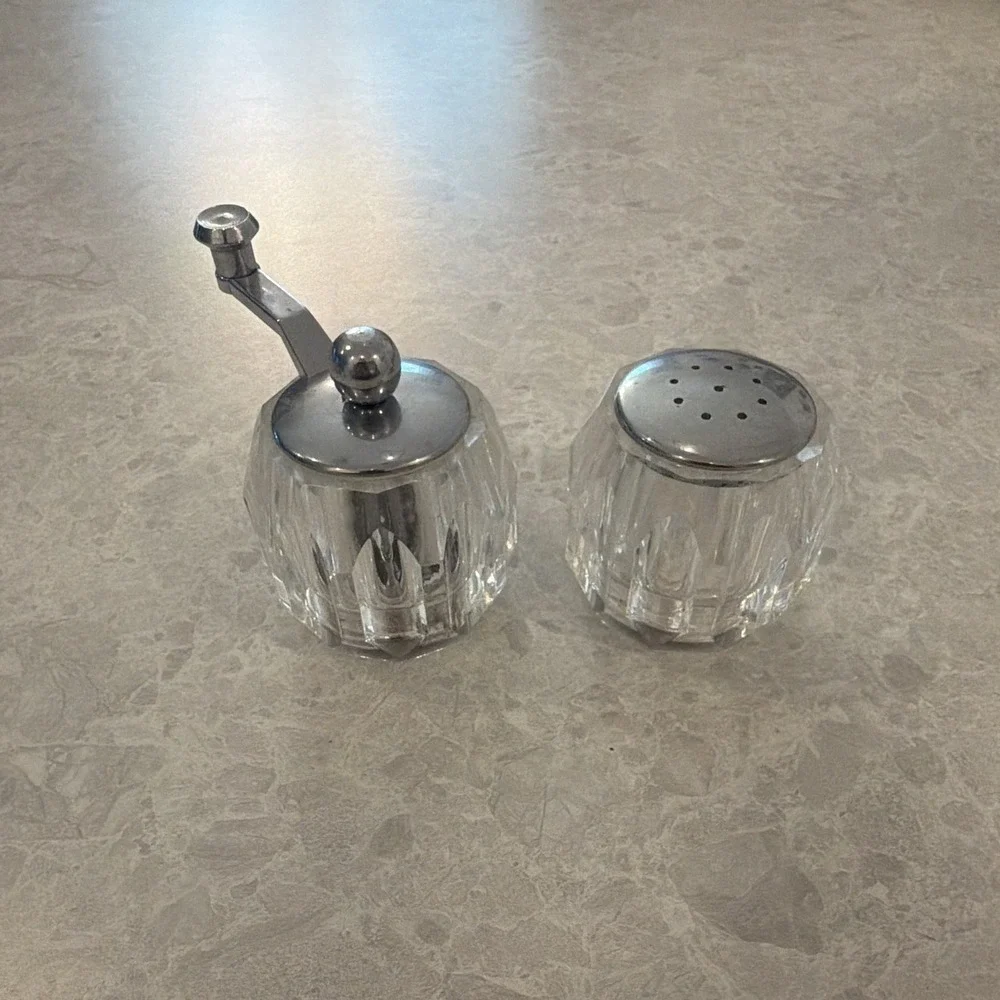 Mr Dudley Faceted Lucite Salt Shaker and Manual Pepper Mill Set Silver Metal 3in